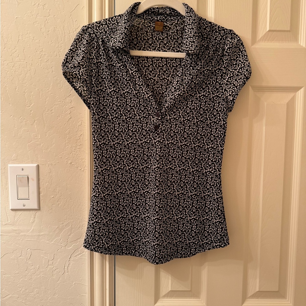 Copper Key Printed Collared Stretch Top – Black/White (Size L)